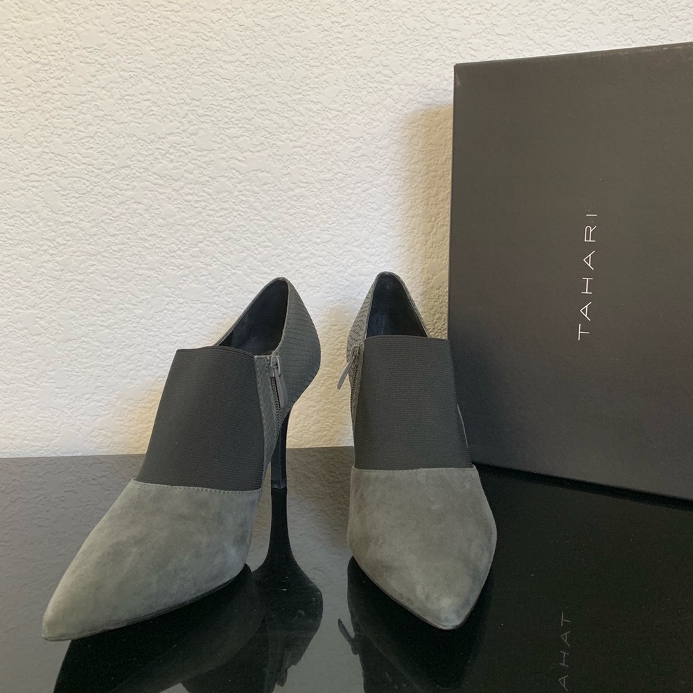 Tahari Bea Heel